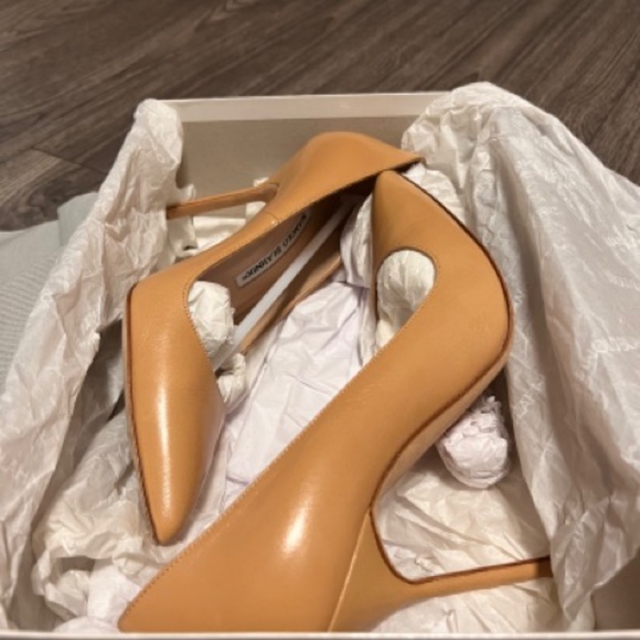 Manolo Blahnik, Classic Stilettos, Size 5.5, Camel Colour - Picture 4 of 4